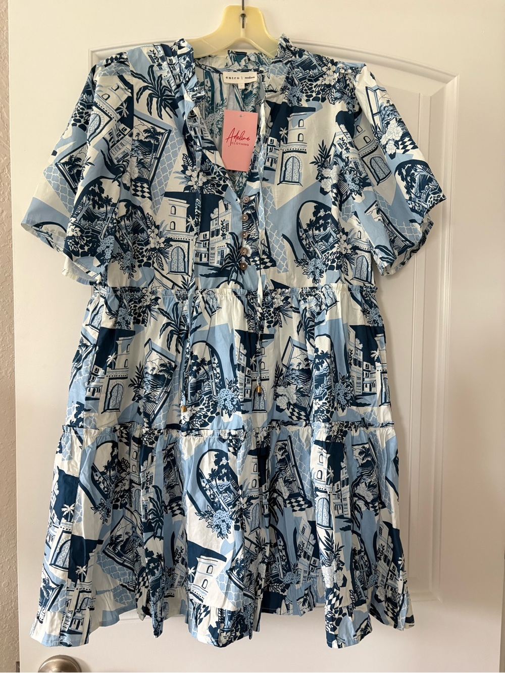 NWT Entro Toile Print Blue V-Neck Tiered Dress with Flutter Sleeves Medium